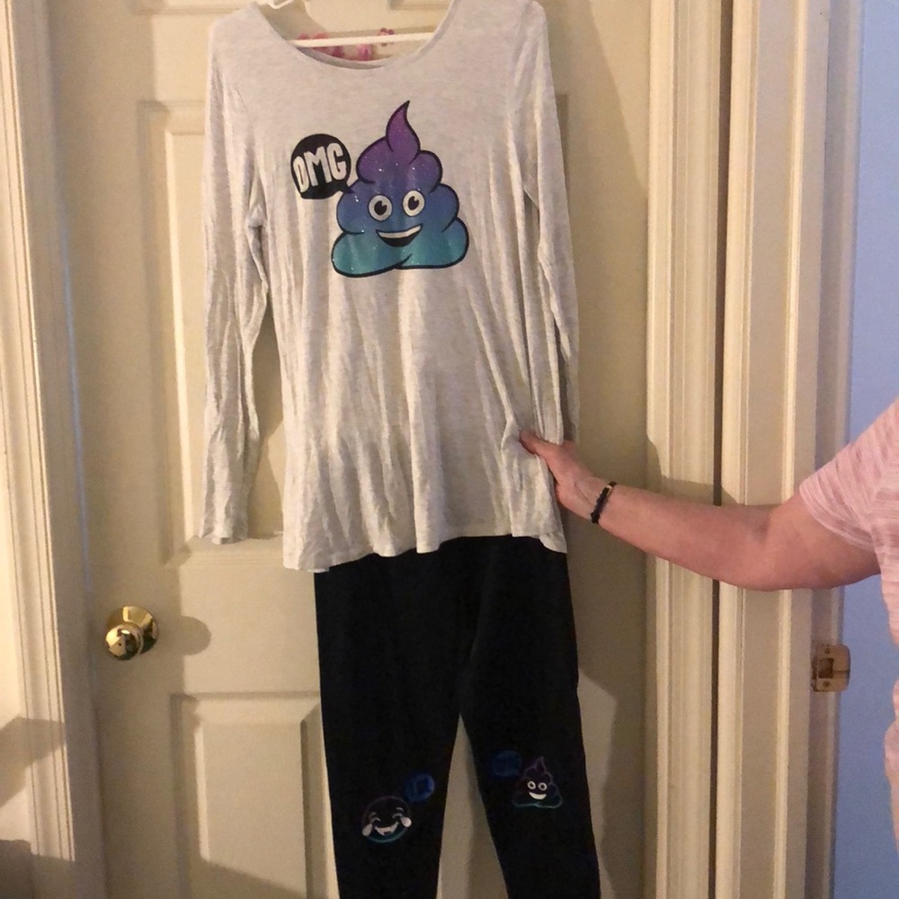 Adorable emoji Justice outfit